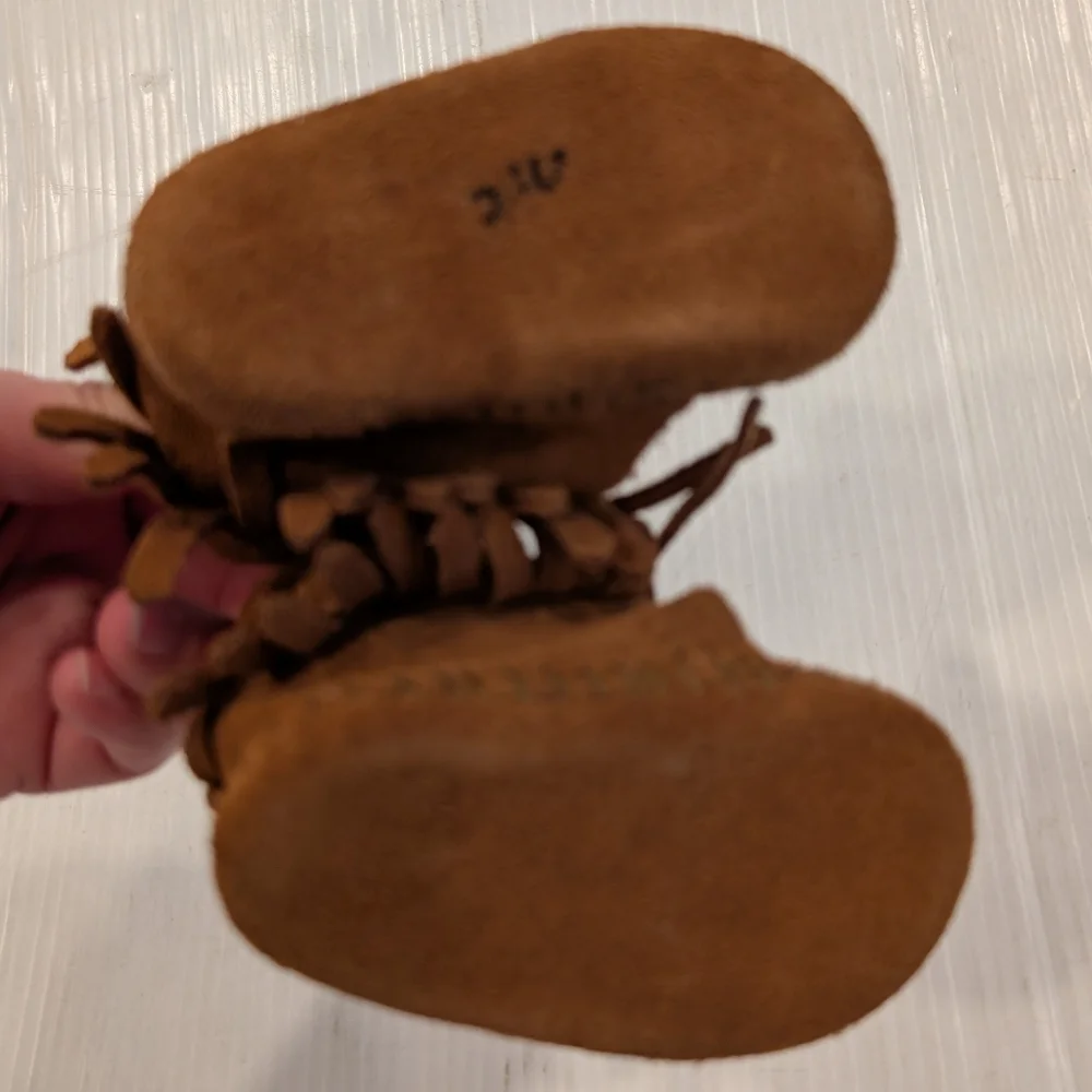 MINNETONKA Baby Brown Moccasins with Fringe and Suede Finish Size 1